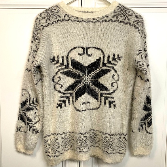 J.Janet Women's Size Large Crew Neck Soft Fuzzy Sweater with Black Designs - Picture 1 of 8